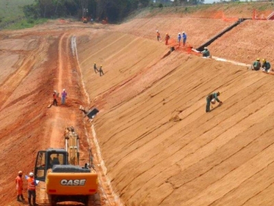 Geossintéticos: O Que São e Por Que São Essenciais na Engenharia Moderna