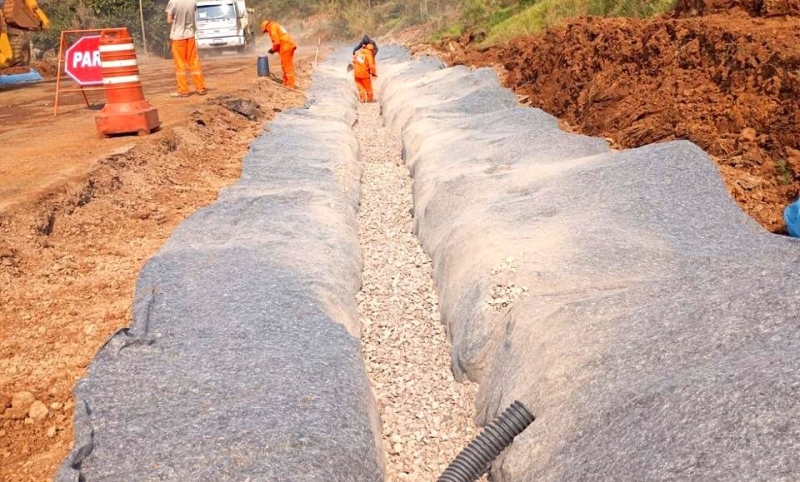 Drenagem Eficiente: Como os Geotêxteis Evitam Problemas Estruturais em Obras de Engenharia