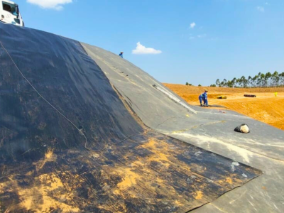 A interação do GCL e Geomembrana