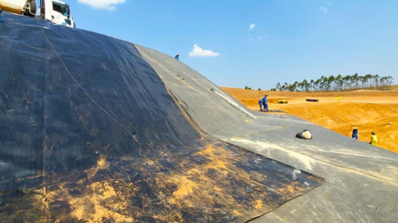 A interação do GCL e Geomembrana