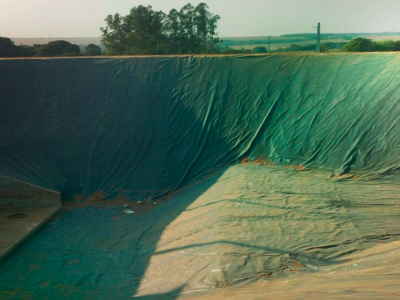 Impermeabilização de Canal de Hidrelétrica com Geomembrana PEAD 1,5mm - Tecnoplás